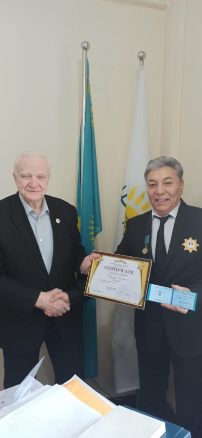 Поздравляем с награждением медалью «Еңбек үздігі»!